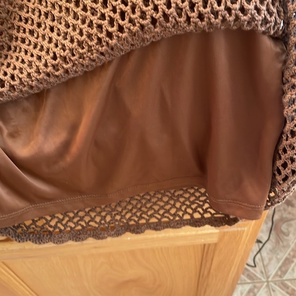 INC BROWN CROCHET TOP WITH PINK & WHITE FLOWERS, SPAGHETTI STRAPES. SIZE LARGE - Picture 4 of 5